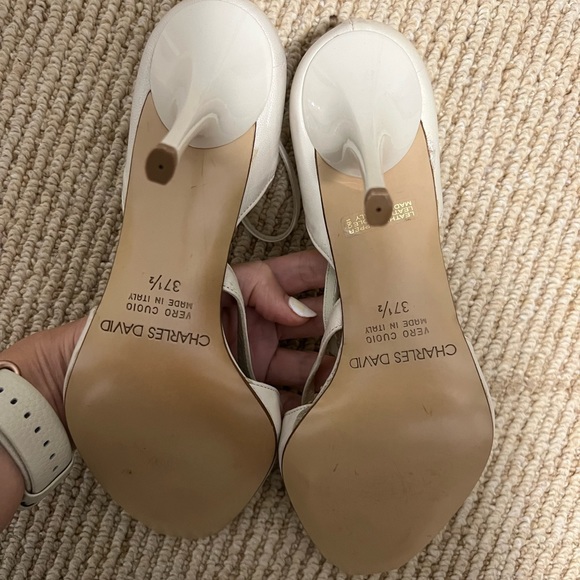 Ivory Sandals by Charles David, Size 7.5 - Picture 4 of 6